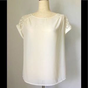 Forever 21 High Low  Short Sleeve Top with Lace shoulders M NWOT